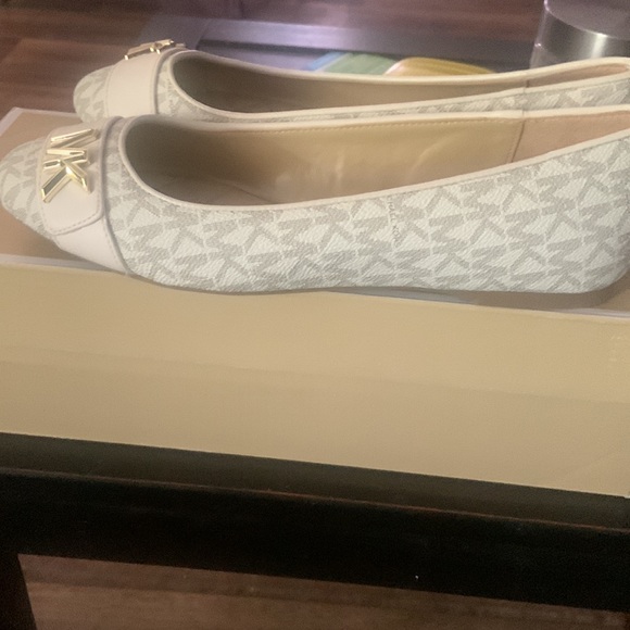 Vanilla Michael Kor Jilly Ballet shoes - Picture 2 of 2